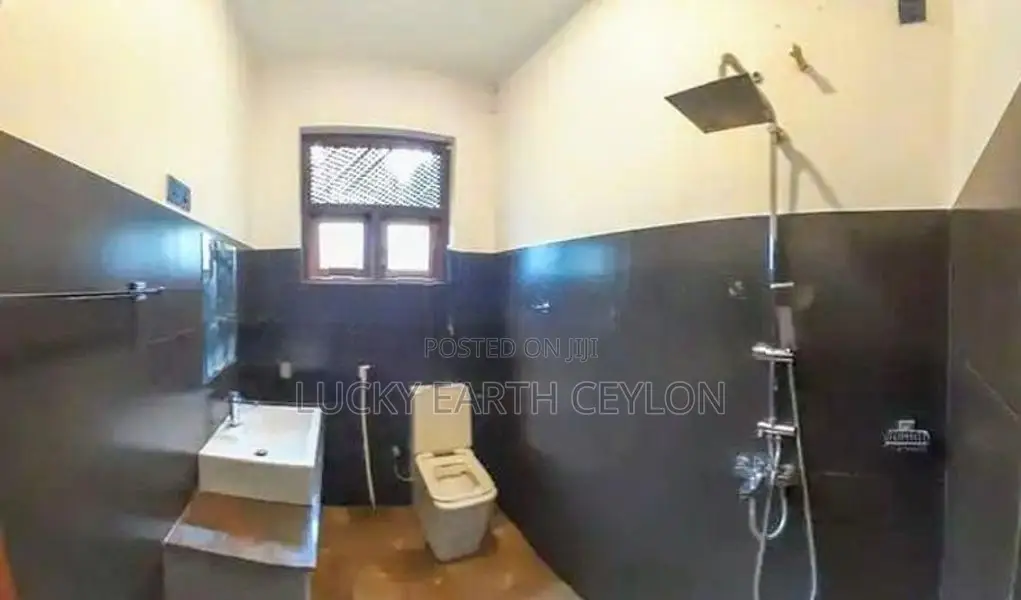 Battaramulla, 2 Story, Unfurnished Well Maintained House ForRent(ZM112