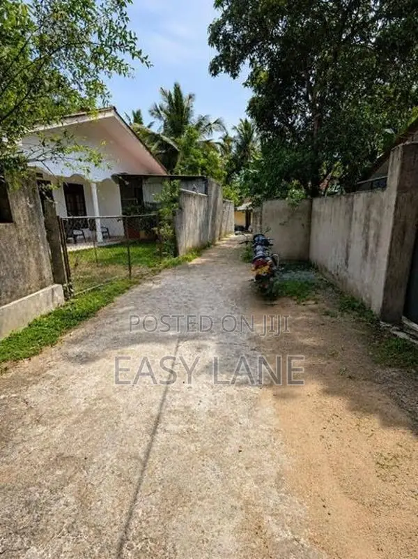 නිට්ටඹුව නගරයෙන් පර්චස් 15 වටිනා නිවසක්