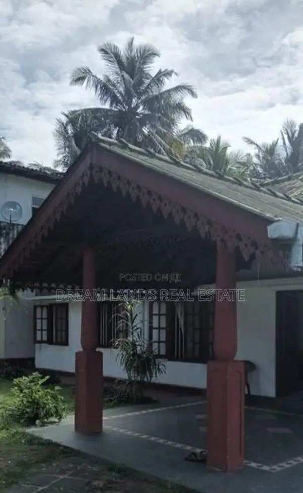 Ambalangoda Restaurant For Rent ( R- 587)