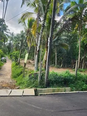 Land for sale in meegoda