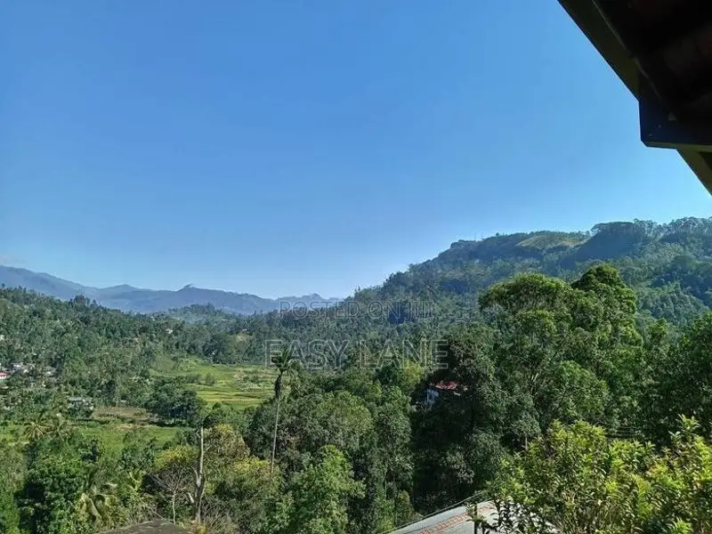 🍃 ගම්පොළ – නුවරඑළිය ප්‍රධාන මාර්ගයට මීටර් 200ක් දුරින් දෙමහල් නිවසක්