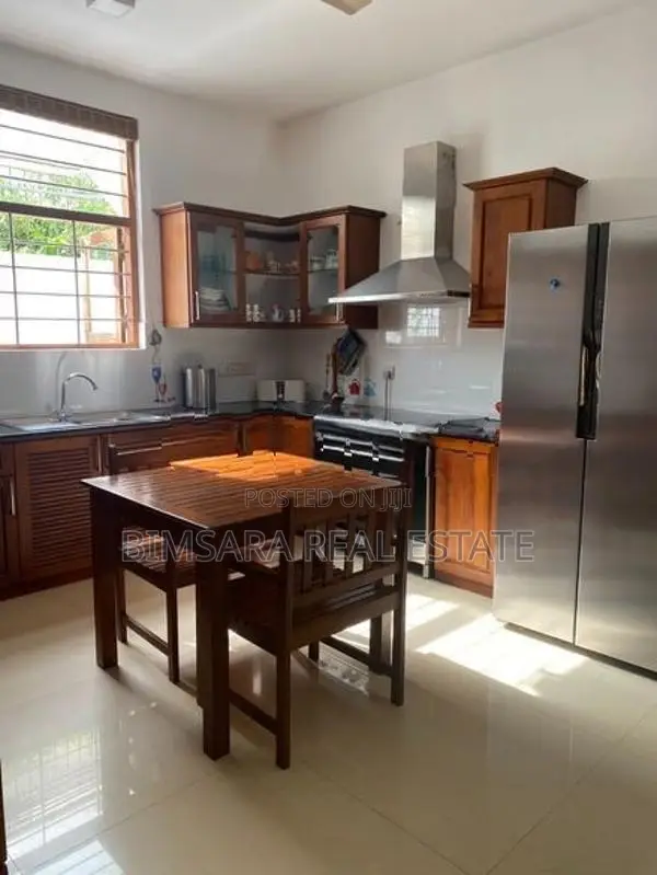 4BR Residence Overlooking Diyawanna Oya Tributary in Nawala | SH14694