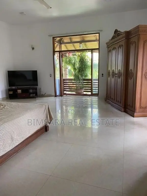 4BR Residence Overlooking Diyawanna Oya Tributary in Nawala | SH14694