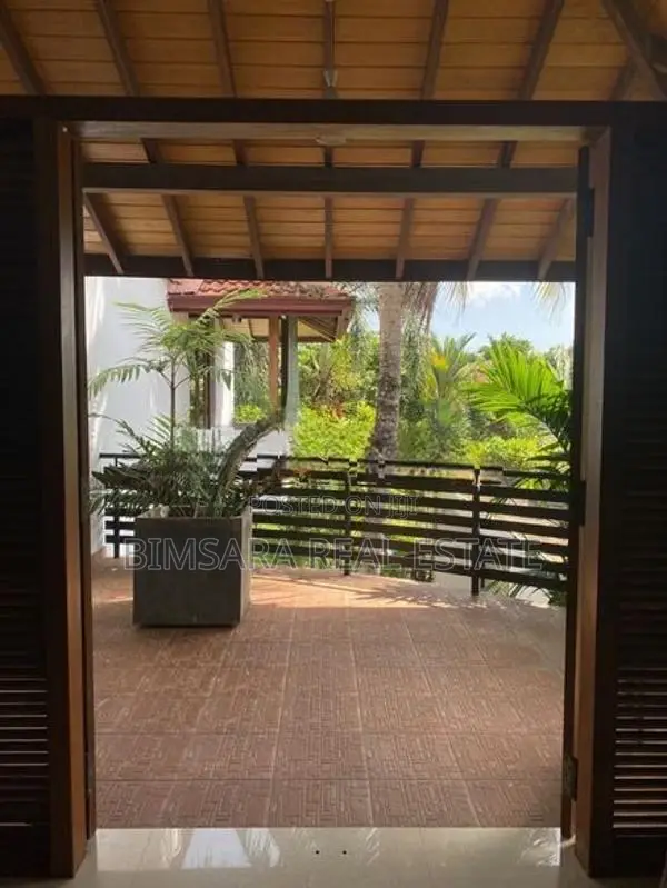 4BR Residence Overlooking Diyawanna Oya Tributary in Nawala | SH14694