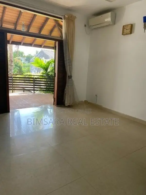 4BR Residence Overlooking Diyawanna Oya Tributary in Nawala | SH14694