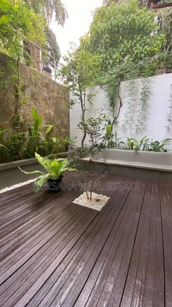 4BR Residence Overlooking Diyawanna Oya Tributary in Nawala | SH14694