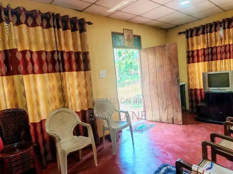 නිට්ටඹුව / පර්චස් 37/ නුවර පාරට 500m ⁣පදිංචි විය හැකි නිවස නොමිලේ