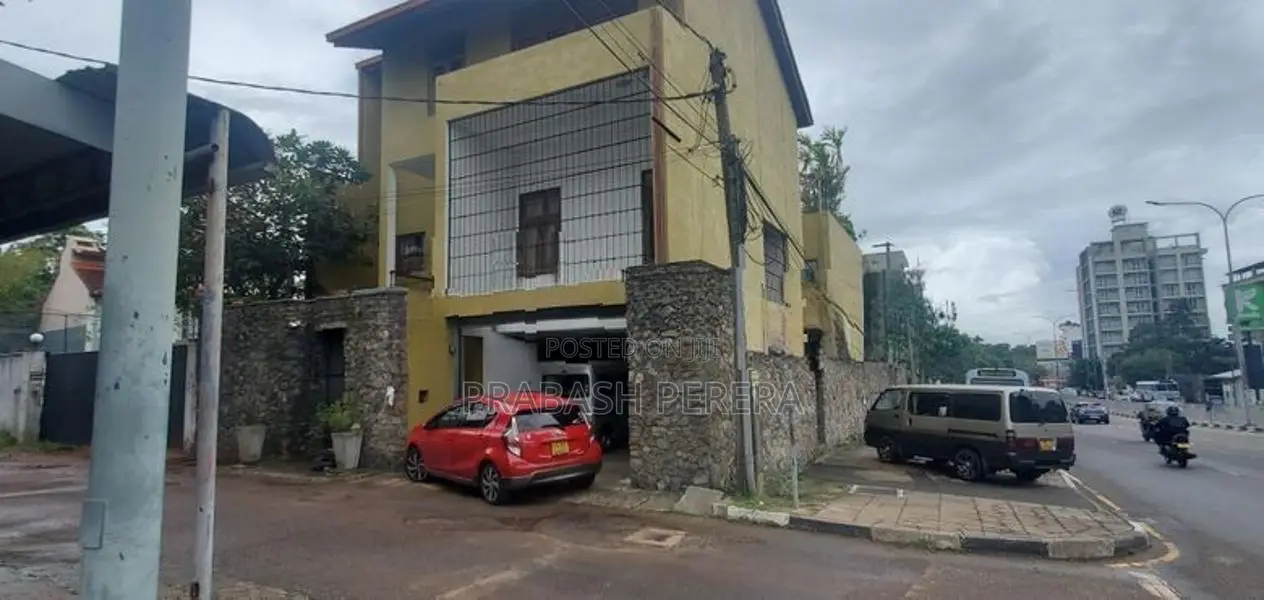 3 Storeyed House for Sale in Colombo 06.