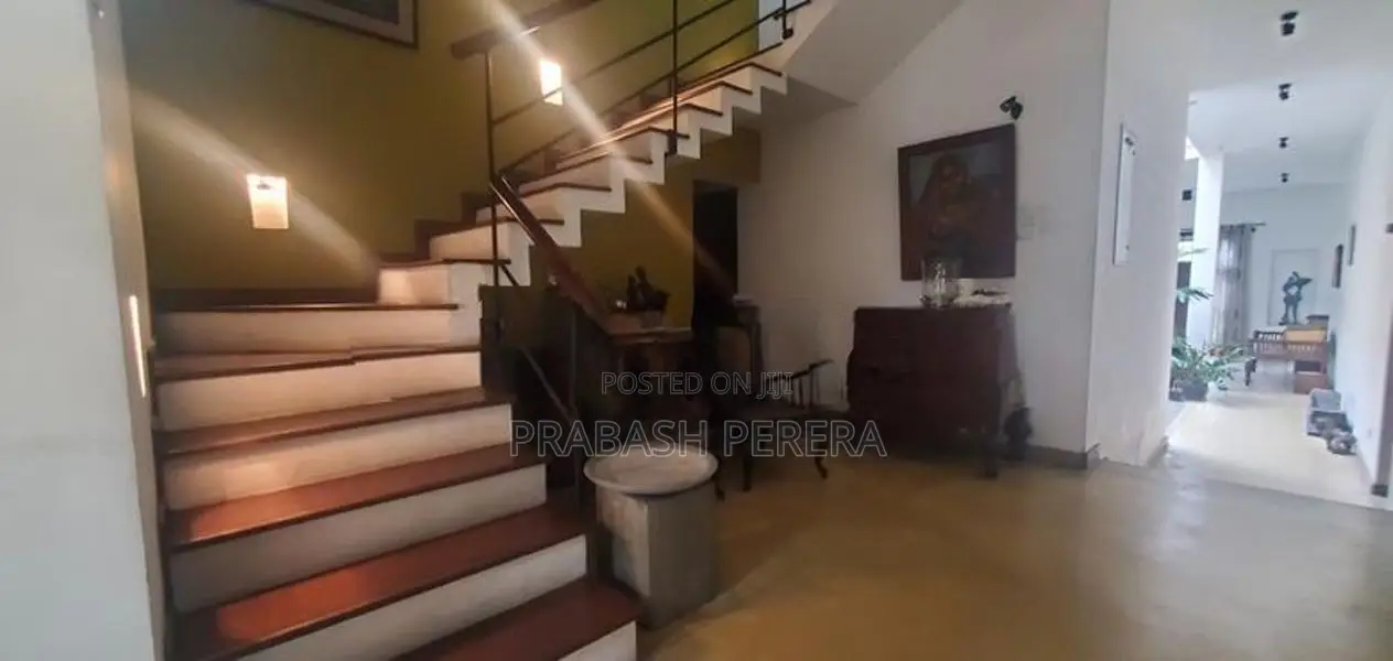3 Storeyed House for Sale in Colombo 06.