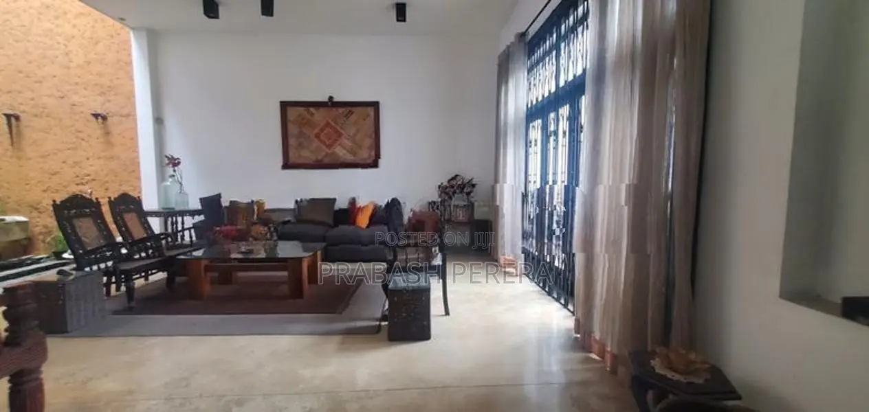 3 Storeyed House for Sale in Colombo 06.