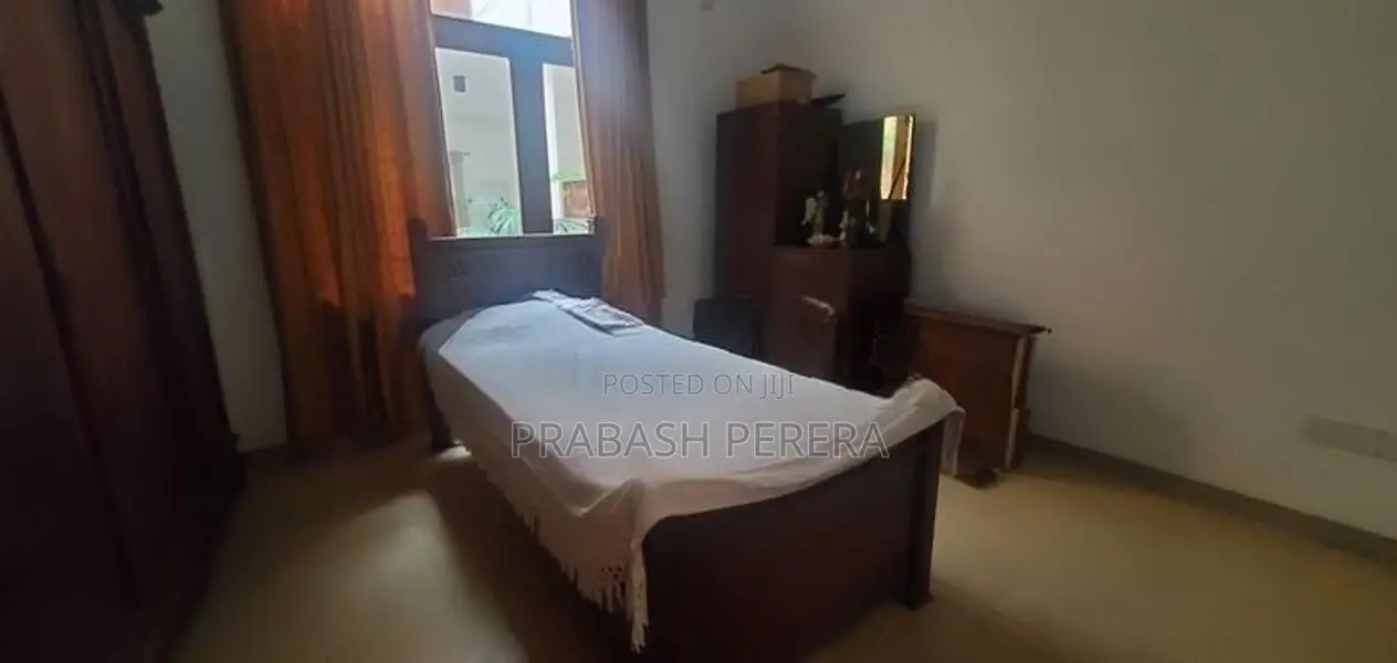 3 Storeyed House for Sale in Colombo 06.