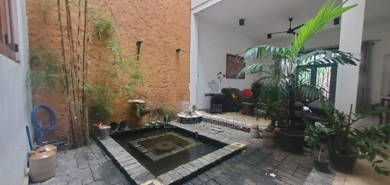 3 Storeyed House for Sale in Colombo 06.