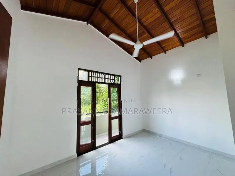 Brand new super house in piliyandala 120 road