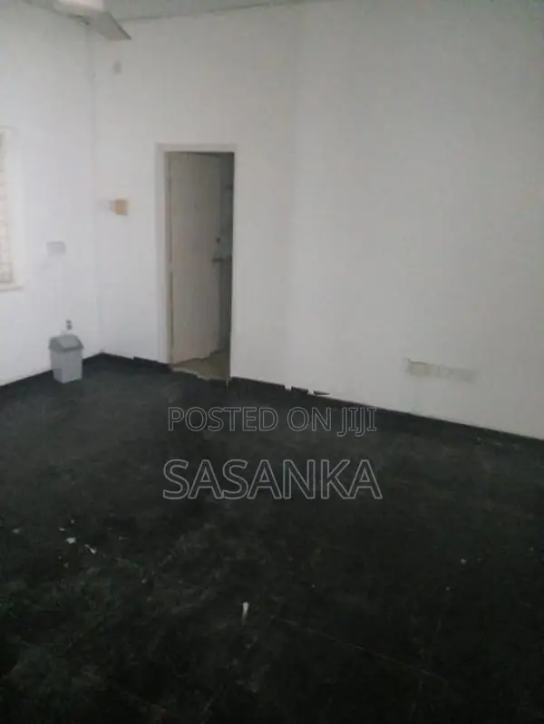 Battaramulla 3000Sqft 30 Perches WareHouse For Rent