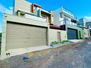 Brand New solid super luxury 2 Story House-piliyandala