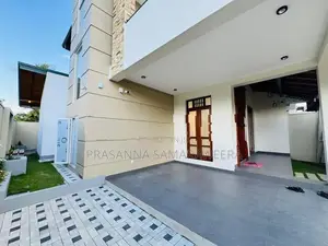 Brand New solid super luxury 2 Story House-piliyandala