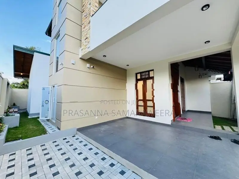 Brand New solid super luxury 2 Story House-piliyandala