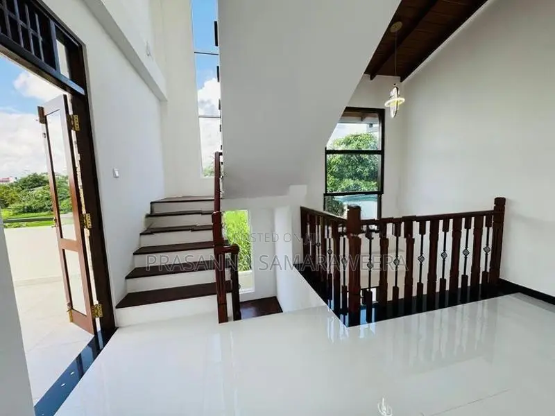 Brand New solid super luxury 2 Story House-piliyandala