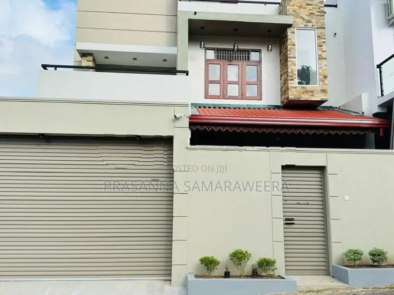 Brand New solid super luxury 2 Story House-piliyandala