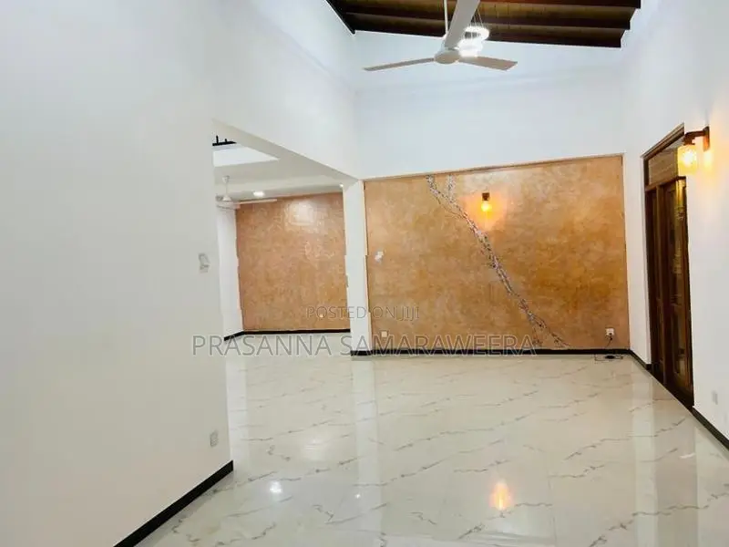 Brand New solid super luxury 2 Story House-piliyandala