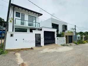 Brand New solid super luxury 2 Story House-piliyandala