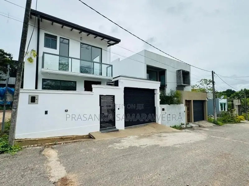 Brand New solid super luxury 2 Story House-piliyandala