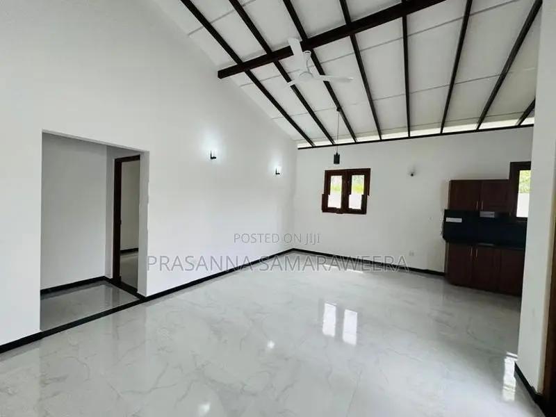 Brand New solid Modern super piliyandala