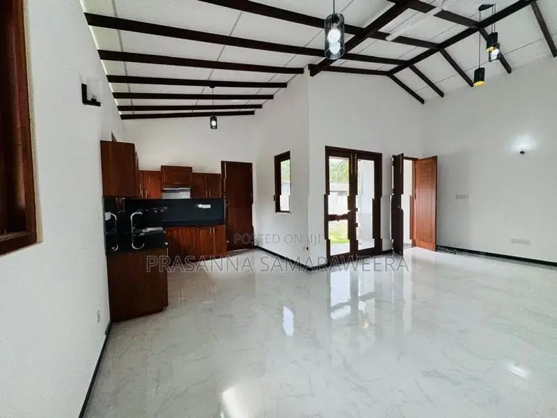 Brand New solid Modern super piliyandala