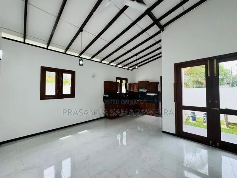 Brand New solid Modern super piliyandala
