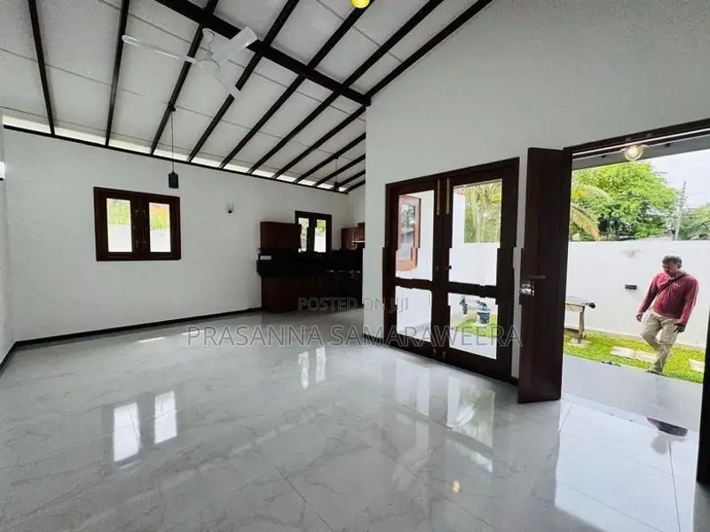 Brand New solid Modern super piliyandala
