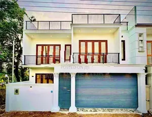 නවීන පන්නයේ අලුත්ම තෙමහල් නිවසක් විකිණීමට පොල්ගස්ඕවිට කැස්බෑව