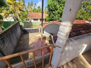 පර් 20 ඉඩමේ වටිනා කමට විකිණිමට ඇති නිවස තිඹිරිගස්කටුවම මීගමුව