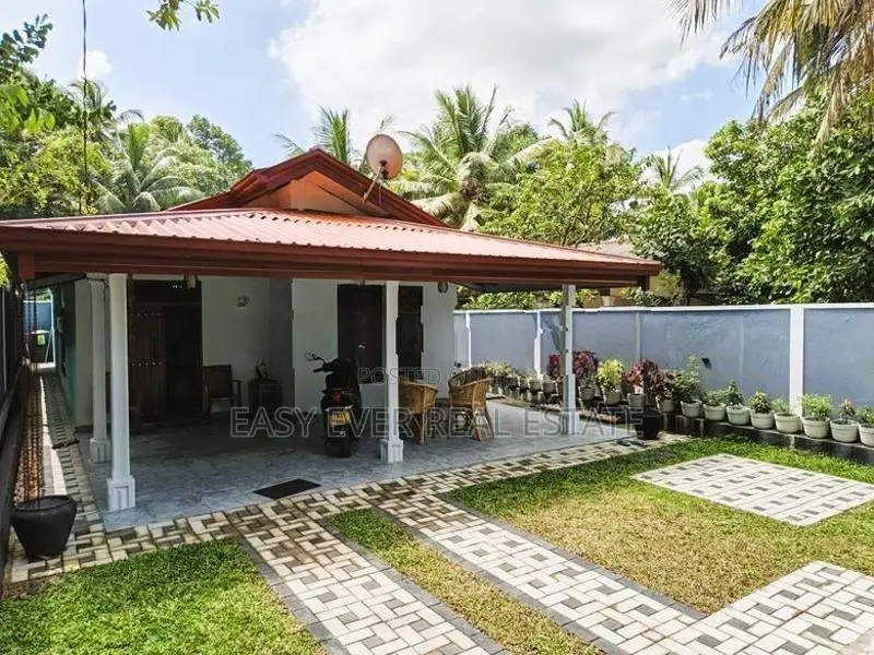 නිට්ටඹුව මල්වත්ත ගුරු විද්‍යාල පාරෙන් අංග සම්පූර්ණ නිවසක්