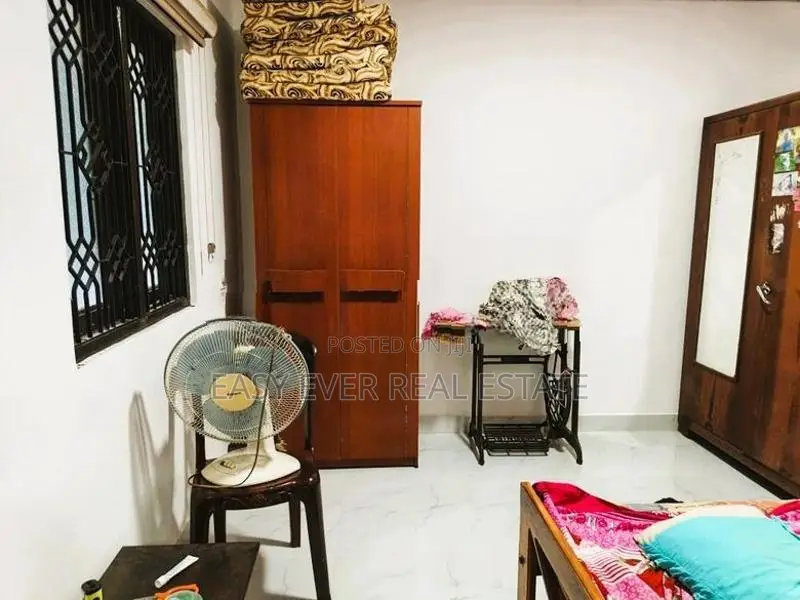නිට්ටඹුව මල්වත්ත ගුරු විද්‍යාල පාරෙන් අංග සම්පූර්ණ නිවසක්