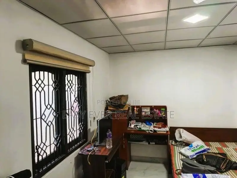 නිට්ටඹුව මල්වත්ත ගුරු විද්‍යාල පාරෙන් අංග සම්පූර්ණ නිවසක්