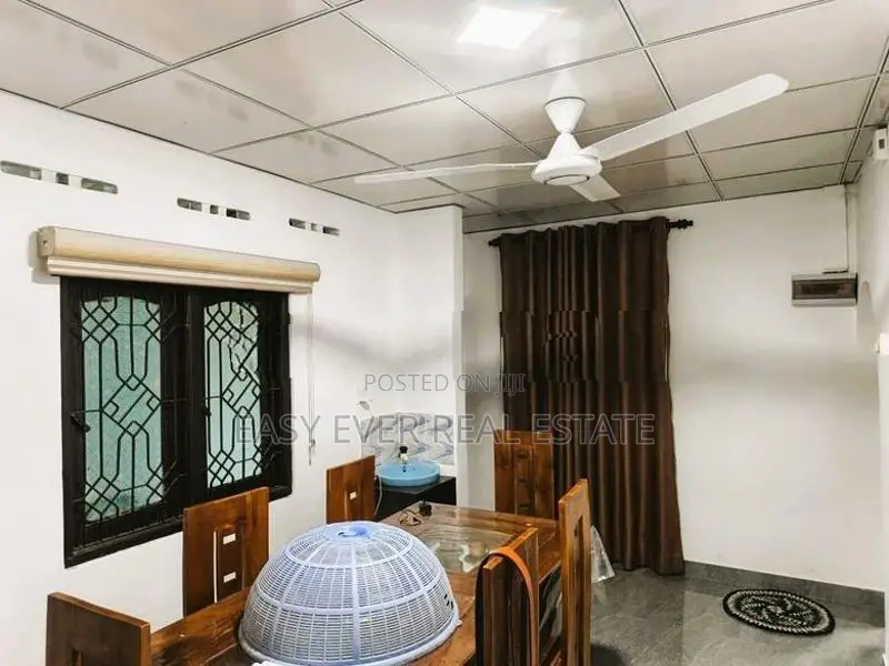 නිට්ටඹුව මල්වත්ත ගුරු විද්‍යාල පාරෙන් අංග සම්පූර්ණ නිවසක්