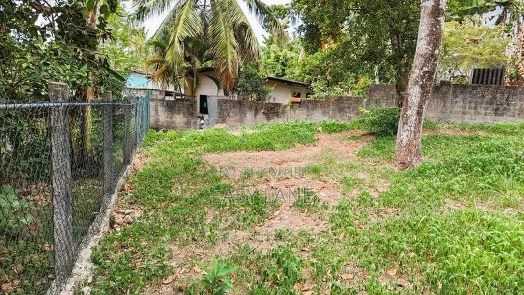 කඩවත නගර සීමාවෙන් – රාගම පාරට ආසන්න ඉඩමක්
