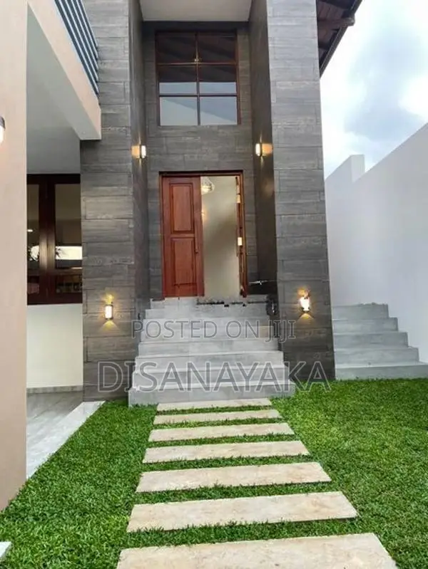 Super Luxury Two Storey House for Sale in Battaramulla Ds6700