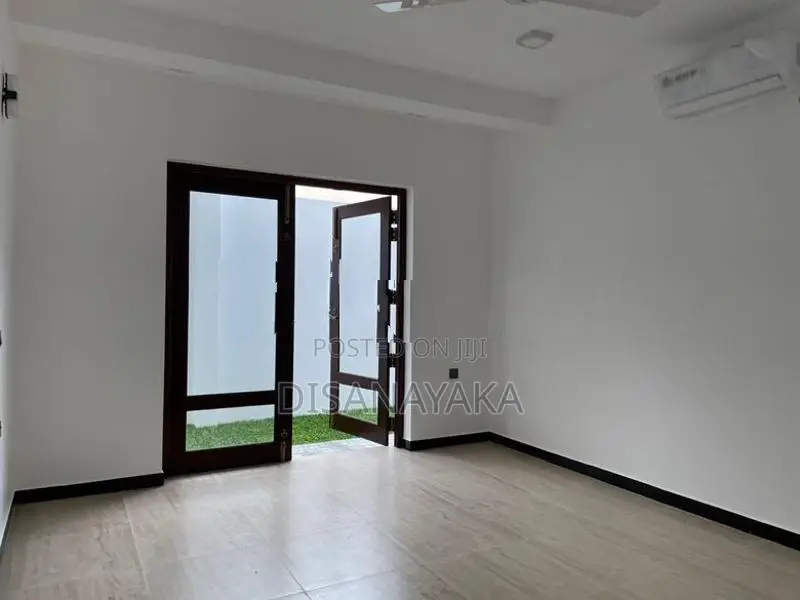 Super Luxury Two Storey House for Sale in Battaramulla Ds6700