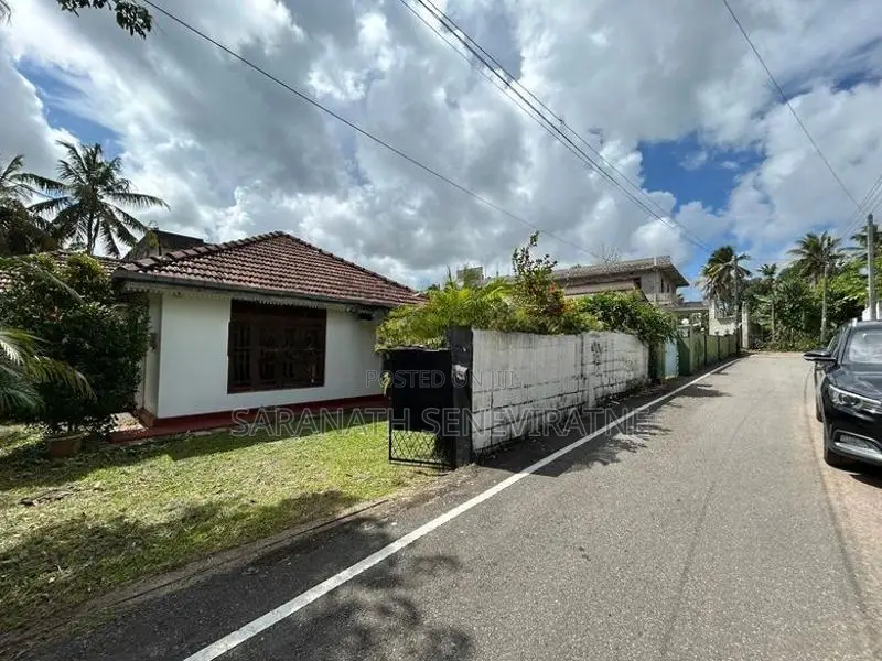 21-Perch Beautiful House for Sale in Arawwala, Pannipitiya