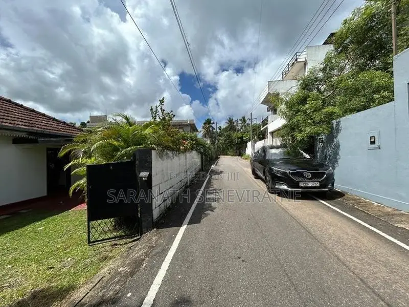 21-Perch Beautiful House for Sale in Arawwala, Pannipitiya