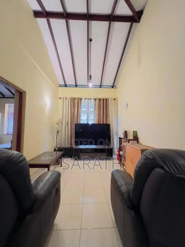 40 P With Luxury House In Talawatugoda