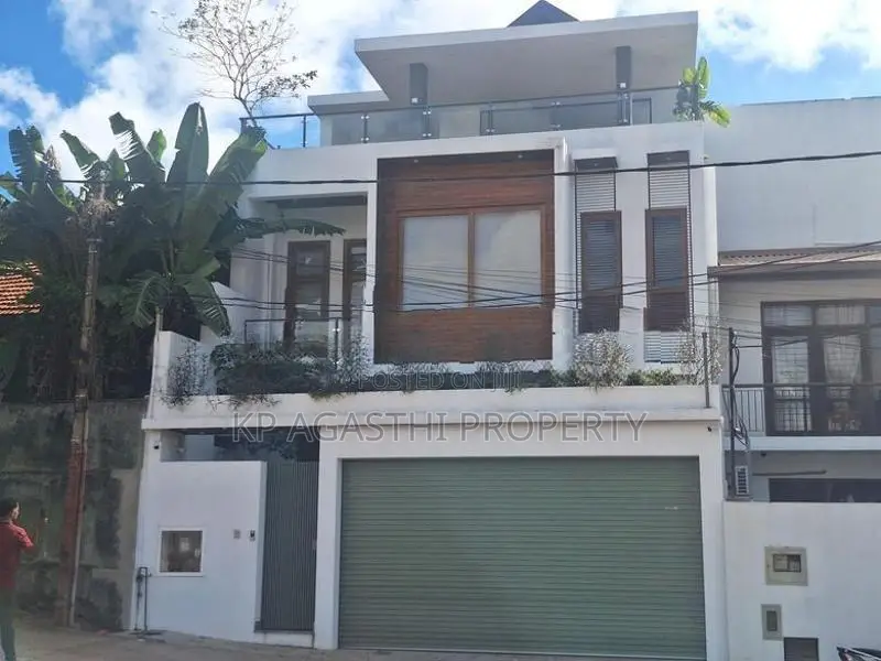 super luxury house with fully furnitured for sale battaramulla