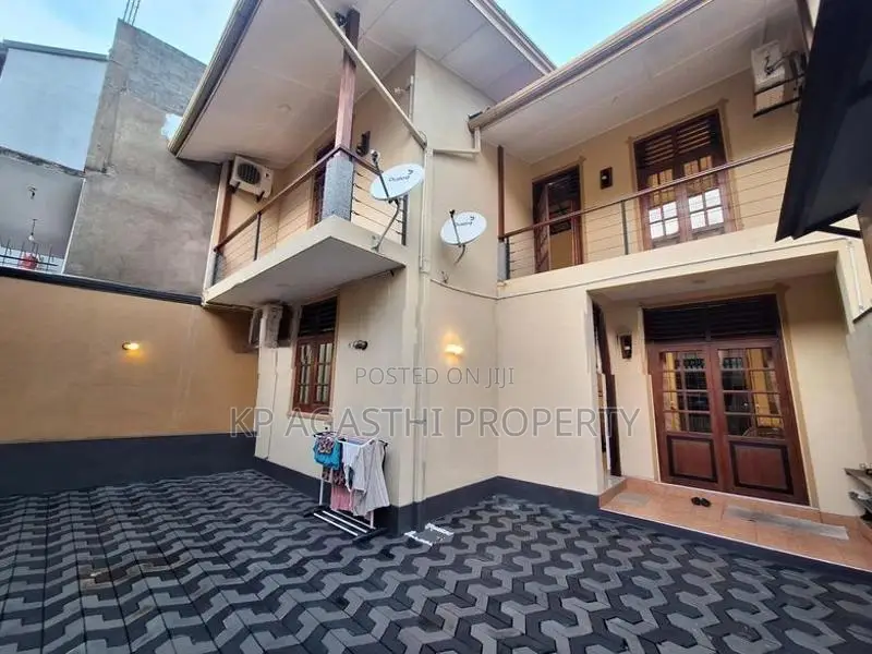 solid luxury house for sale in Battaramulla