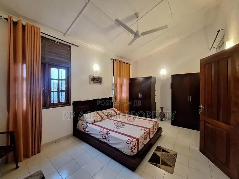 solid luxury house for sale in Battaramulla