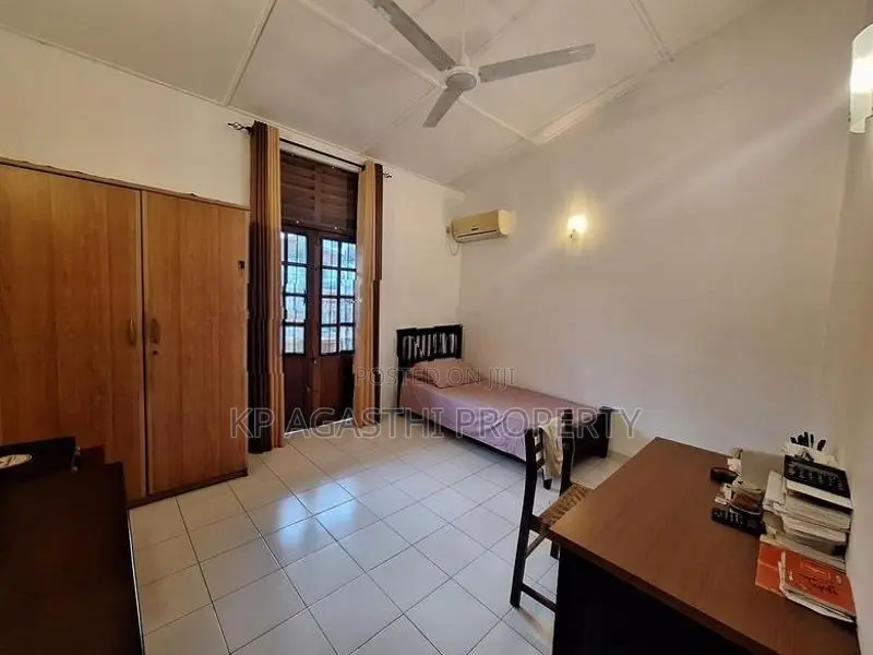 solid luxury house for sale in Battaramulla