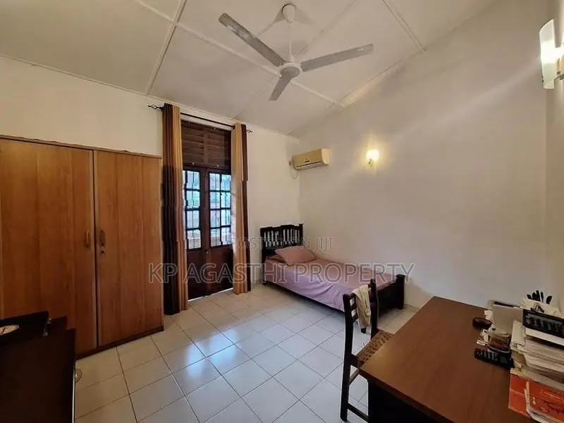 solid luxury house for sale in Battaramulla