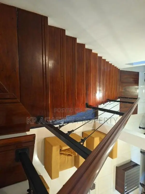 solid luxury house for sale in Battaramulla