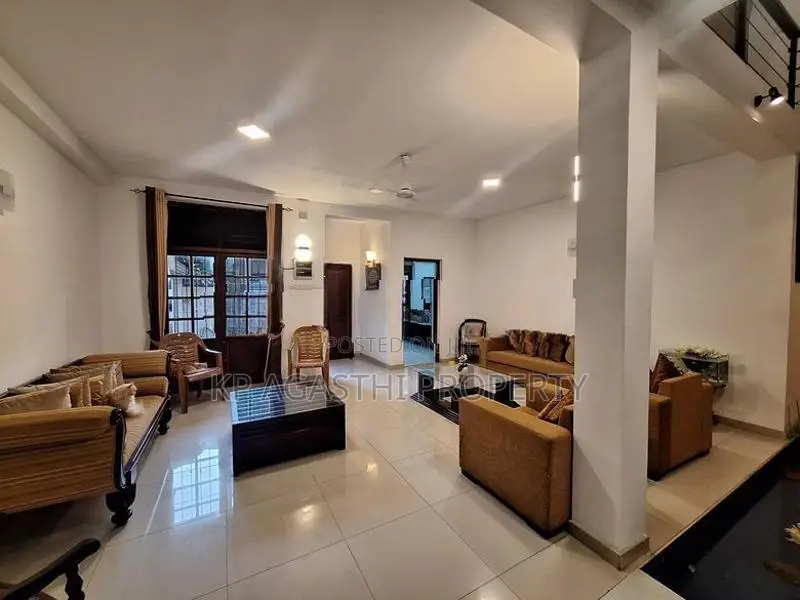 solid luxury house for sale in Battaramulla