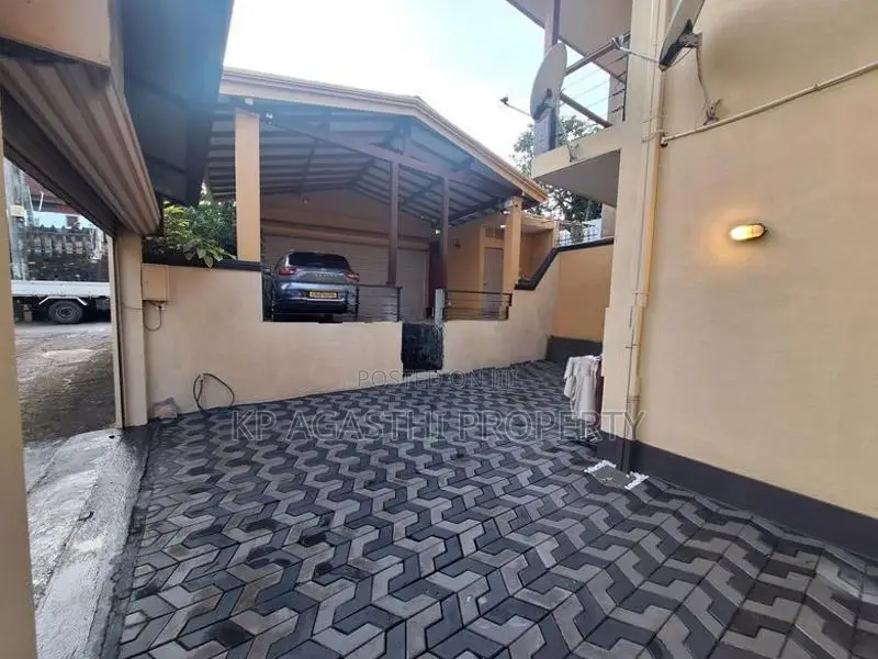 solid luxury house for sale in Battaramulla